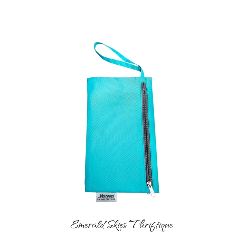 NEW Norwex Travel Bag Microfiber Case Turquoise wristlet. Free Shipping